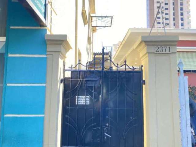 Casa comercial ou residencial no Centro no andar superior a Paralelo Med em São Carlos