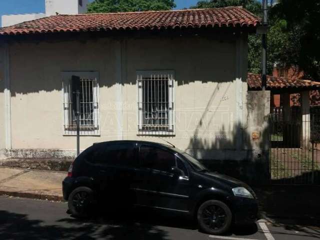 Casa com 3 dormitórios no Centro próxima ao Teatro Municipal em São Carlos