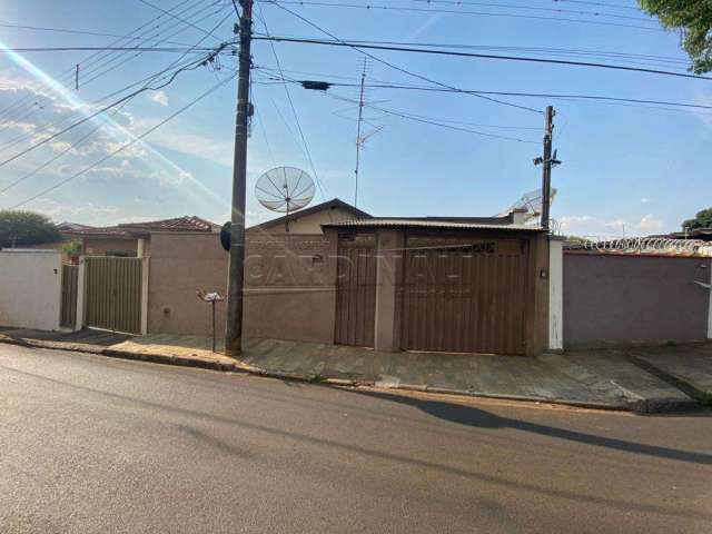 Casa com 4 dormitórios e 2 banheiros na Vila Celina em São Carlos.