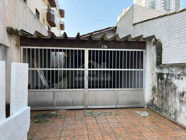 Casa para alugar!!, 02 dormitórios Garagem para 04 carros!! Na quadra da Praia!!