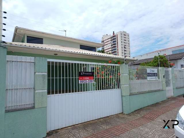 Casa no Jardim Cidade com 3 Quartos sendo 1 suíte, 3 banheiros e 4 vagas de garagem