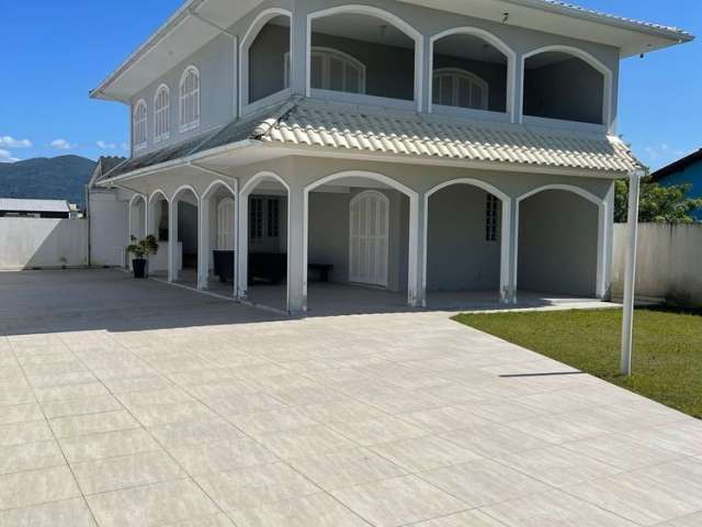 Casana Praia da Pinheira com 5 quartos, 2 banheiros e 7 vagas de garagem