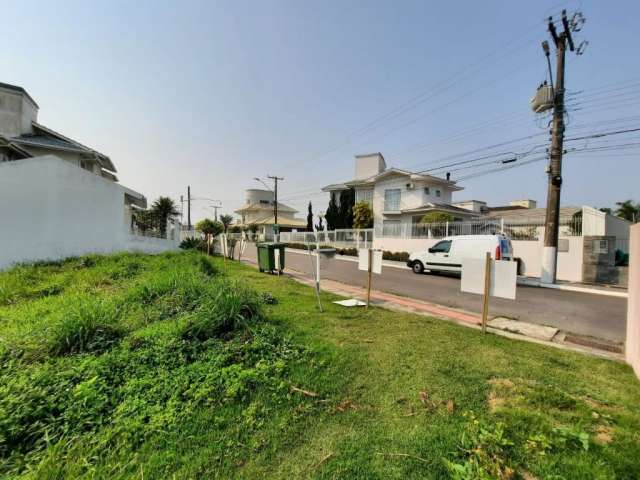 O lote está localizado no bairro Pedra Branca tem 575 m²