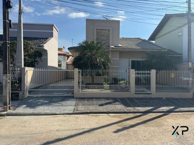 Casa o Madri com 3 quartos, 2 banheiros e 2 vagas de garagem