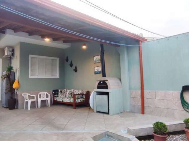 Casa no Bela Vista com 2 quartos sendo 1 suíte, 2 banheiros e 2 vagas de garagem