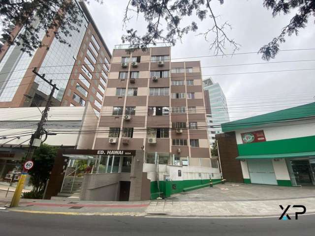 Apartamento com 4 quartos sendo 1 suíte, 3 banheiros e 1 vaga de garagem