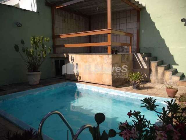 Casa com 3 quartos à venda na Rua Aricanga, Vila Valqueire, Rio de Janeiro, 265 m2 por R$ 800.000