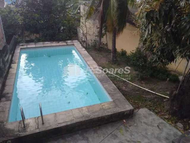 Casa com 4 quartos à venda na Rua Ebro, Jardim Carioca, Rio de Janeiro, 600 m2 por R$ 490.000