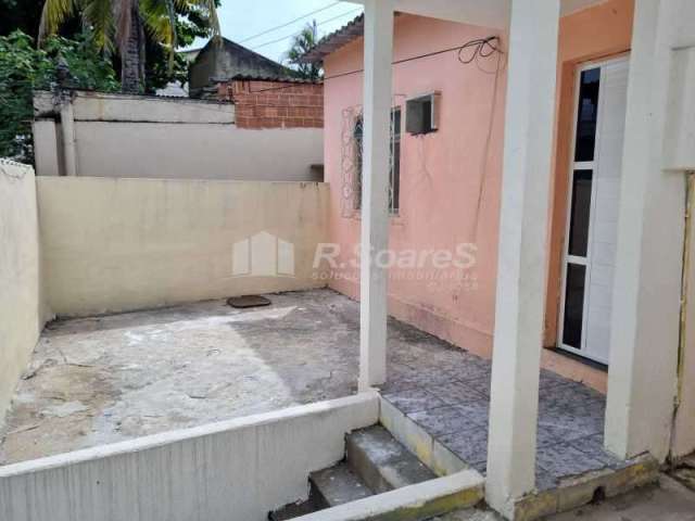 Casa com 2 quartos à venda na Rua Caiena, Bento Ribeiro, Rio de Janeiro, 48 m2 por R$ 218.000