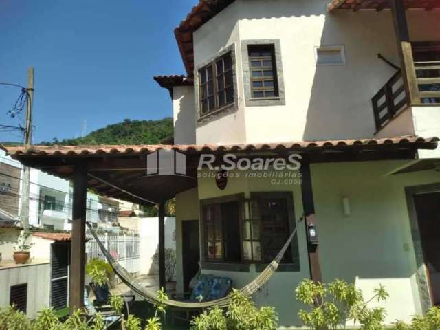 Casa com 4 quartos à venda na Rua Arcozelo, Vila Valqueire, Rio de Janeiro, 307 m2 por R$ 1.200.000