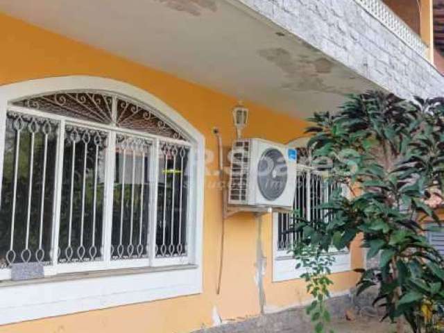 Casa em condomínio fechado com 4 quartos à venda na Rua Rui Mafra, Vila Valqueire, Rio de Janeiro, 460 m2 por R$ 885.000