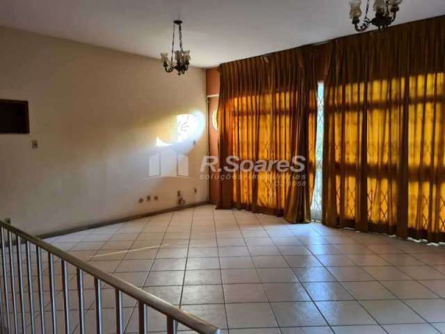 Casa com 3 quartos à venda na Rua Evaristo de Morais, Vila Valqueire, Rio de Janeiro, 423 m2 por R$ 700.000