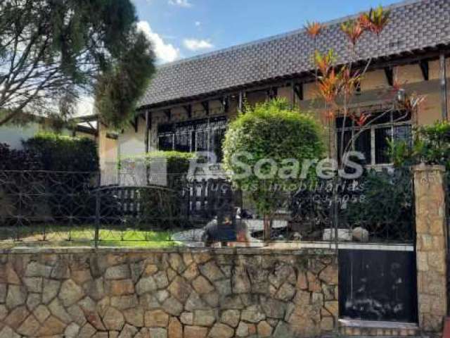 Casa com 3 quartos à venda na Rua Itanhaém, Vila Valqueire, Rio de Janeiro, 265 m2 por R$ 1.050.000