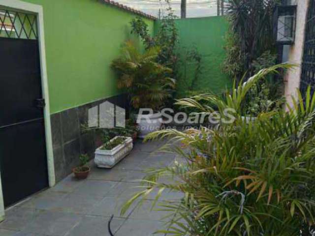 Casa com 3 quartos à venda na Rua Mambares, Marechal Hermes, Rio de Janeiro, 150 m2 por R$ 490.000