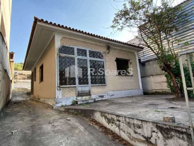 Casa com 3 quartos à venda na Rua Luís Beltrão, Vila Valqueire, Rio de Janeiro, 400 m2 por R$ 450.000