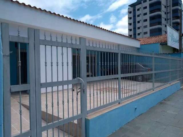 Ampla casa à venda em Caraguatatuba-SP, Jardim Primavera: 3 quartos, 2 banheiros, 3 vagas de garagem, 203m². Venha conferir!