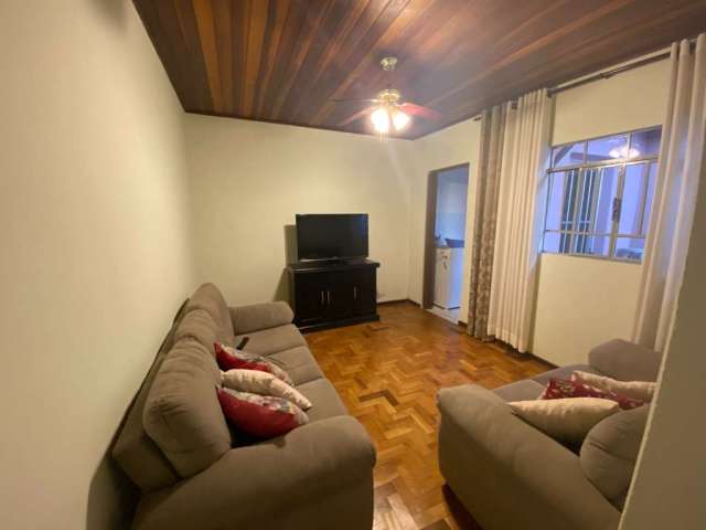 Casa à venda em São Paulo-SP, bairro Vila Regina: 5 quartos, 2 banheiros, 6 vagas, 290m² de área. Imperdível!