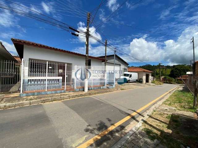 Bela Casa com 3 Dormitórios em Bragança Paulista