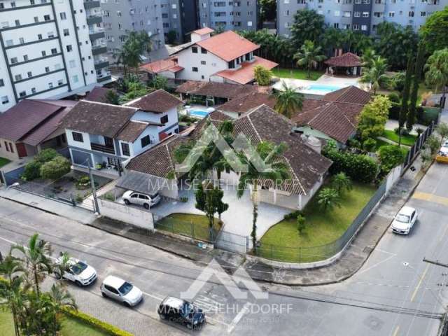 Casa com 3 quartos à venda na Rua das Turmalinas, 22, Santo Antônio, Joinville, 220 m2 por R$ 950.000