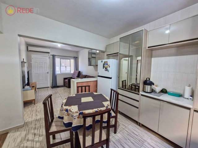 APARTAMENTO Totalmente Mobiliado, com 02 Dormitórios