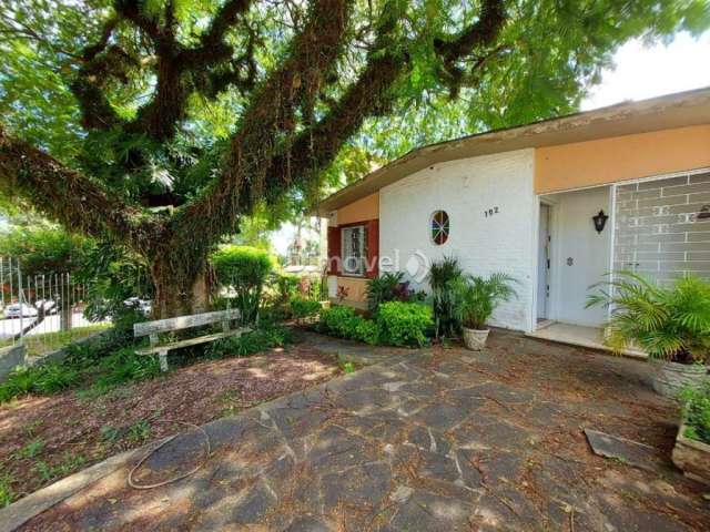 Casa com 5 quartos à venda na Avenida Clemenciano Barnasque, 702, Teresópolis, Porto Alegre por R$ 799.000