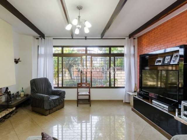 Casa com 3 quartos à venda na Rua Atlântida, 289, Ipanema, Porto Alegre por R$ 750.000