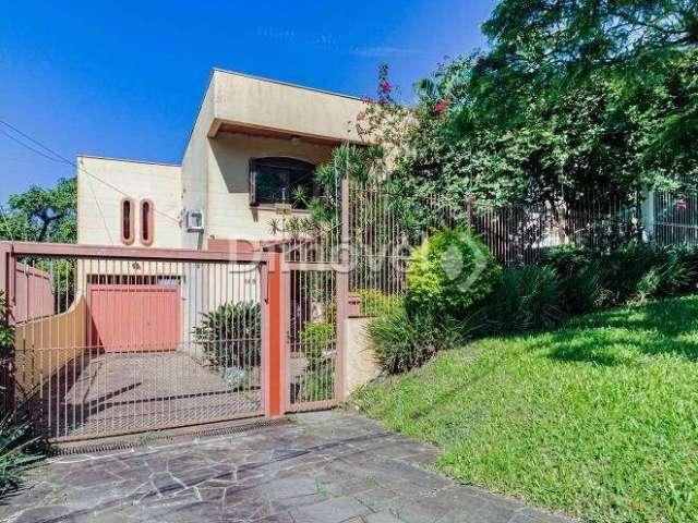 Casa com 4 quartos à venda na Avenida Capivari, 165, Cristal, Porto Alegre por R$ 997.500