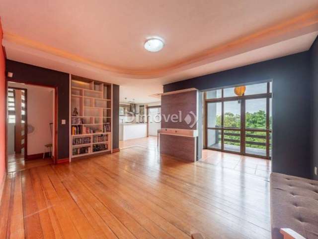 Casa com 5 quartos à venda na Rua Goitacaz, 349, Vila Assunção, Porto Alegre por R$ 1.300.000