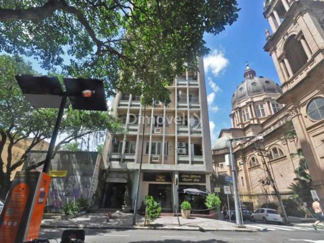 Apartamento com 3 quartos à venda na Rua Duque de Caxias, 1191, Centro Histórico, Porto Alegre por R$ 950.000