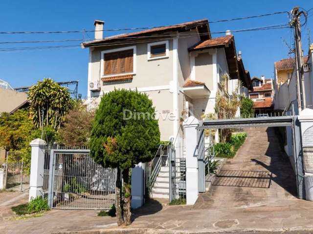 Casa em condomínio fechado com 3 quartos à venda na Padre João Batista Reus, 2083, Tristeza, Porto Alegre por R$ 680.000