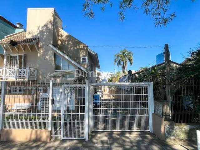 Casa em condomínio fechado com 3 quartos à venda na Avenida Pinheiro Borda, 625, Cristal, Porto Alegre por R$ 380.000