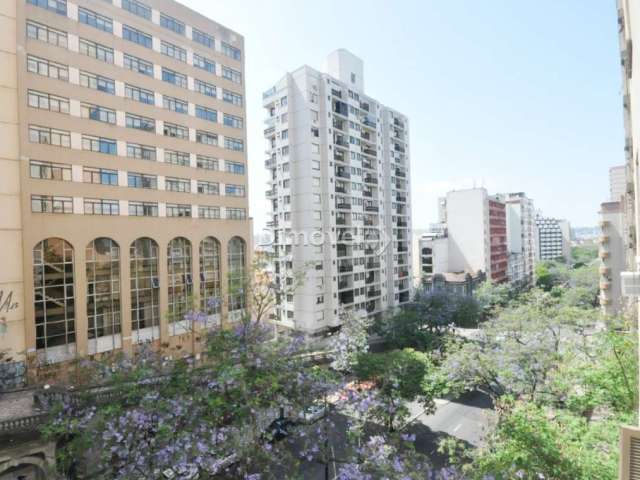 Apartamento com 3 quartos à venda na Avenida Borges de Medeiros, 855, Centro Histórico, Porto Alegre por R$ 300.000