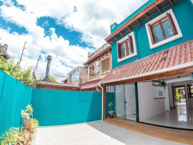 Casa com 3 quartos à venda na Rua Moacyr Godoy Ilha, 81, Guarujá, Porto Alegre por R$ 520.000