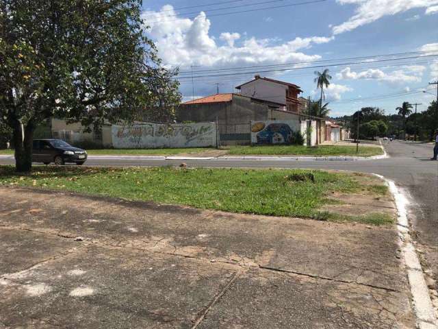 lote de esquina QSC 7  frente para e laterial para pista com muito movimento , estuda proposta