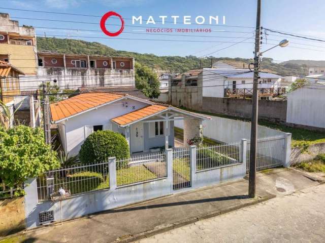 Casa ampla com ótima localização Mar Grosso - Laguna