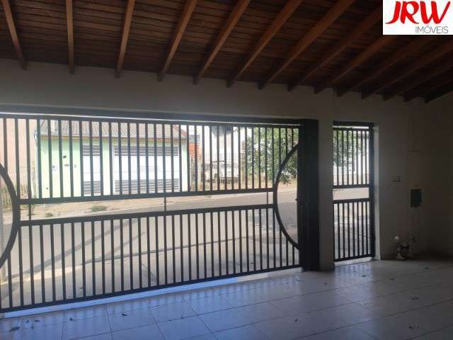 Casa semi nova no jardim dos colibrís com 3 dormitórios 1 suite e garagem para 3 carros!!!