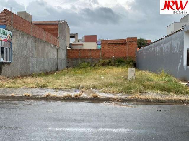 Lindo Terreno Comercial com 210 metros sendo no Jardim Paulista II  Ótima topografia e excelente localização com excelente fluxo de carros e pessoas.