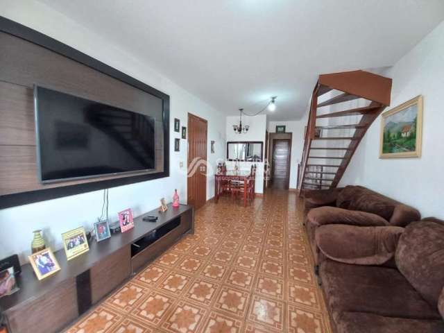 Sobrado a venda 3 dormitórios, 1 suite, sala, cozinha, área gourmet com churrasqueira, 2 vagas de garagem, jardim monte azul, metrô giovanni gronchi.