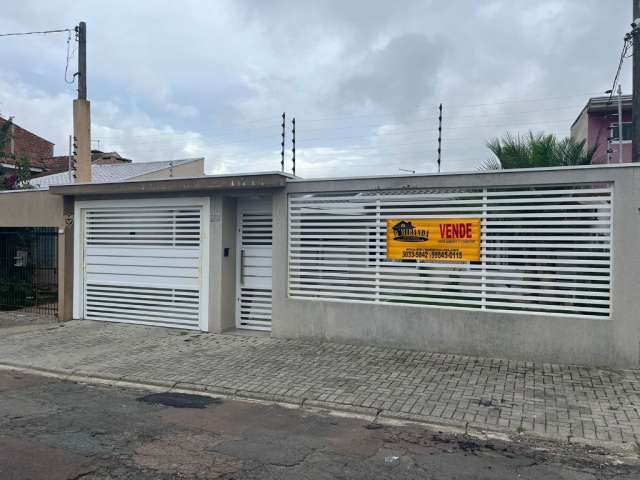 Casa de 300 m² com amplo quintal no Capão da Imbuia