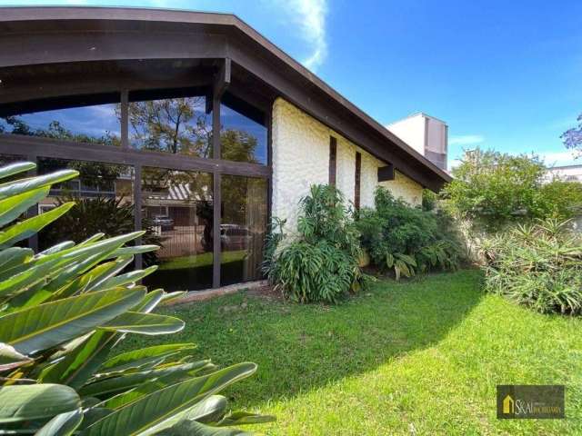 Imperdível! Casa de luxo à venda em Três Figueiras, Porto Alegre - RS: 4 quartos, 1 suíte, 4 banheiros, 2 vagas de garagem, 280m².