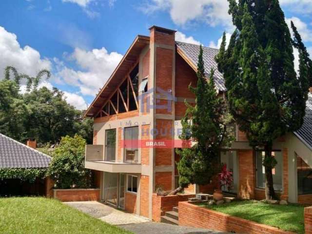 Excelente casa estilo chalé europeu com 4 dormitórios no bairro Barreirinha, Curitiba