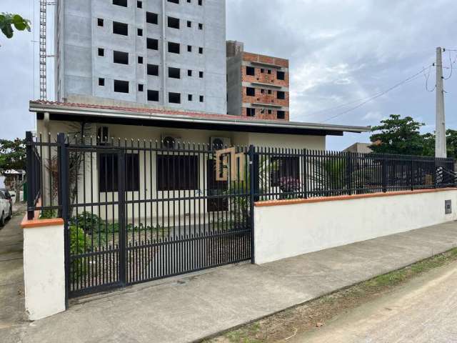 Casa com 4 dormitórios na Quadra do Mar em Gravatá, Navegantes/SC