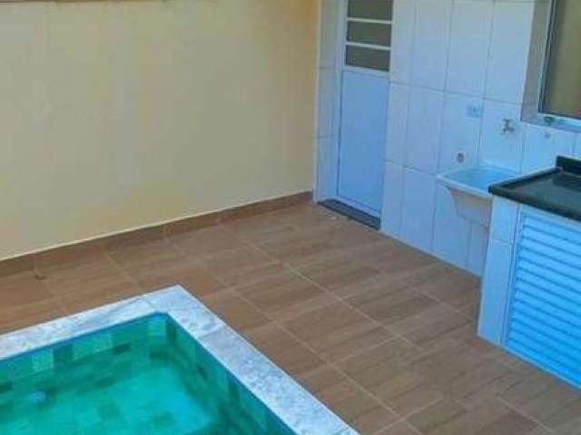 Casa à venda frente a praia  em Mongaguá-SP, bairro Agenor de Campos, 2 quartos, 2 suítes, piscina, 3 banheiros, 1 vaga, 1.010m².