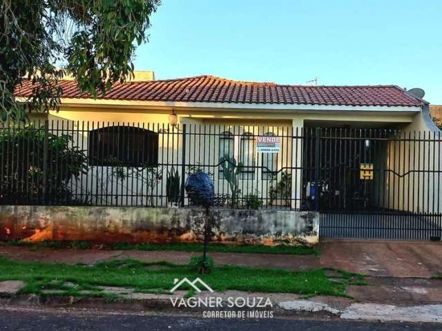 Casa para Venda em Maringá, Jardim Paraíso, 4 dormitórios, 1 suíte, 1 banheiro, 3 vagas