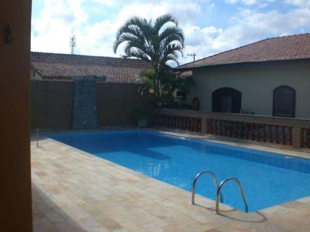 Casa para Venda em Itanhaém, Parque Augustus, 4 dormitórios, 2 suítes, 1 banheiro, 3 vagas