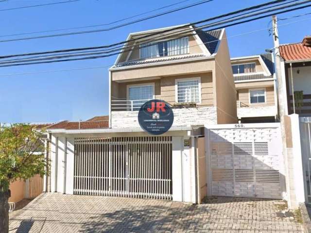 Sobrado Alto Padrão, três quartos sendo uma suíte, com três vagas de garagem.