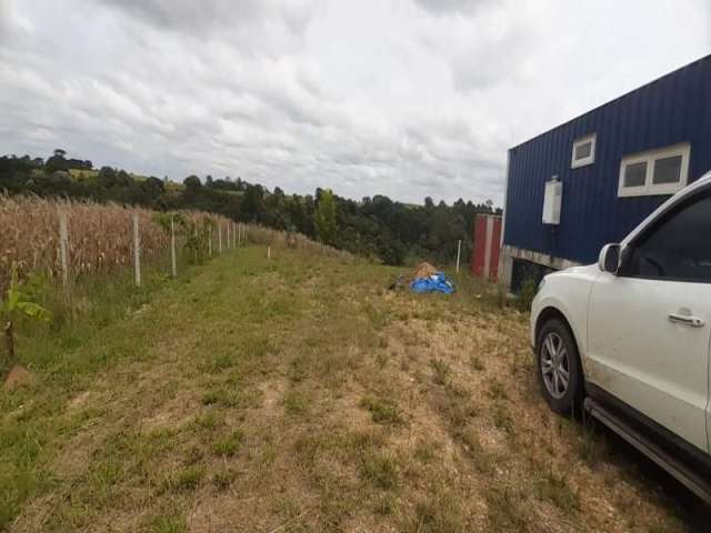 Chácara 20.000 m², escriturada e registrada, com casa nova  estilo container, escritura e registro, a 4 km de araucária, 500 mt do asfalto