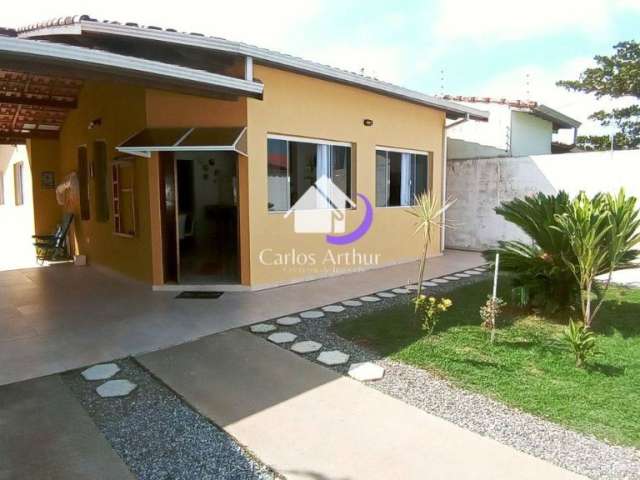 Casa com 3 dormitórios. a 100 metros da praia. por r$ 480.000,00