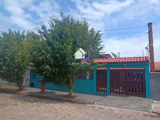 Casa com 3 quartos e 1 suíte, edícula, churrasqueira e perto da Praia, Itanhaém