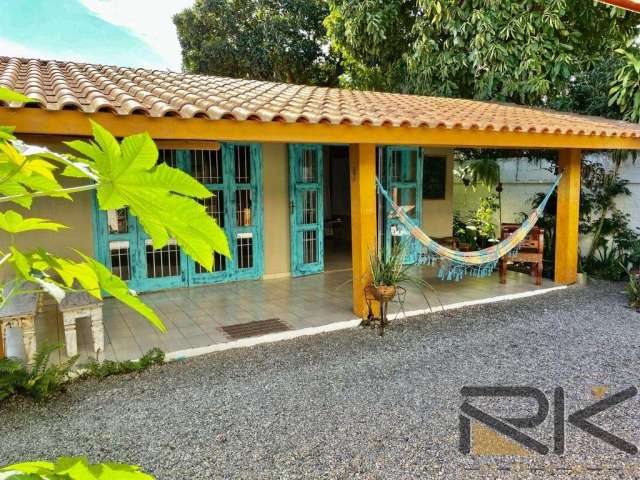 Casa  com 3 dormitórios sendo 1 suíte,varanda,quintal